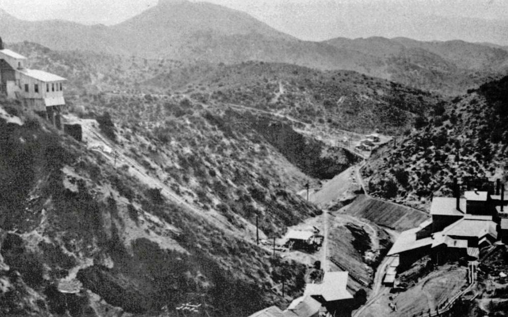 1907 photo of Sterling Mine and town