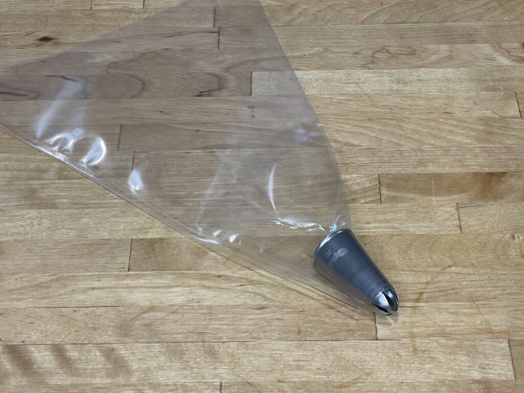 Decorating bag and tip